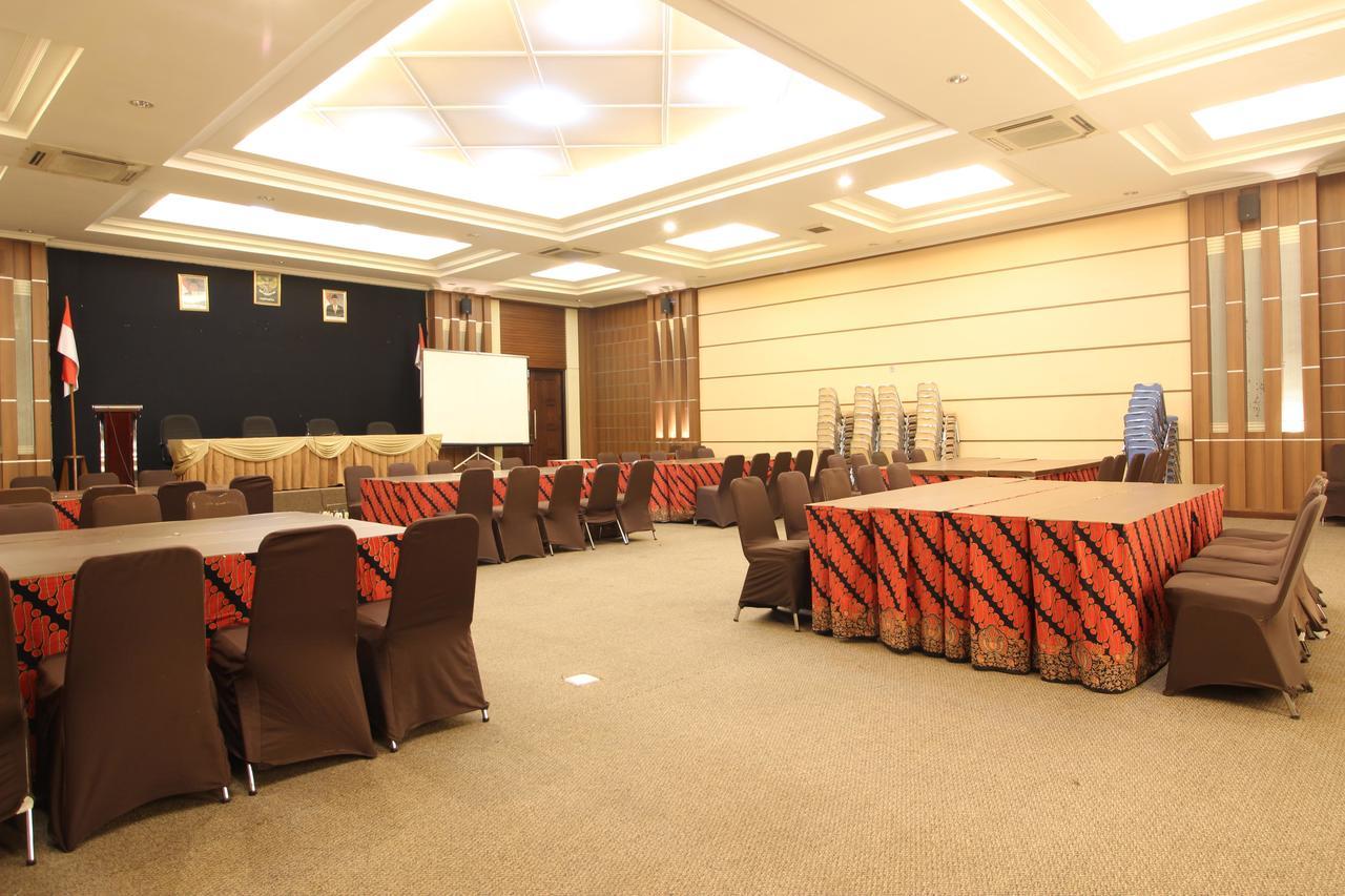 Reddoorz Premium @ Slamet Riyadi 2 Surakarta  Exterior photo