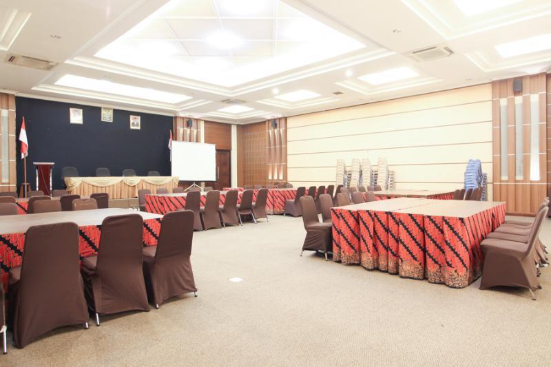 Reddoorz Premium @ Slamet Riyadi 2 Surakarta  Exterior photo